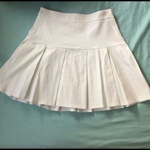 NEVERWORN: White pleated mini skirt